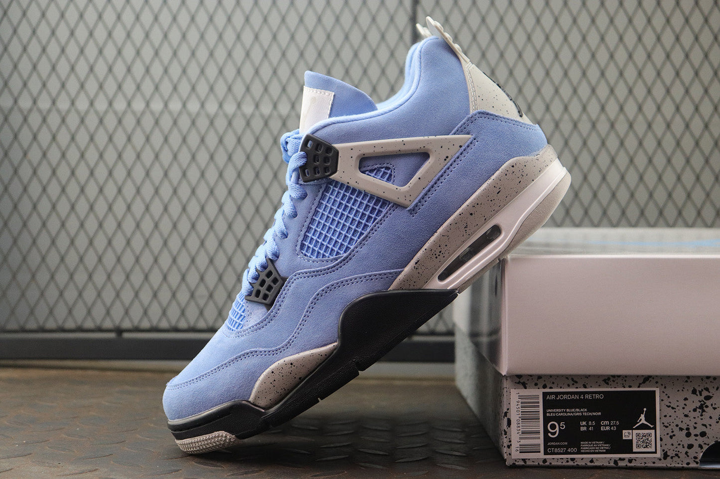 Air Jordan 4 UNC