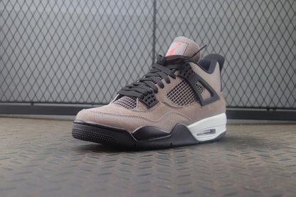 Air Jordan 4 Retro travis scott