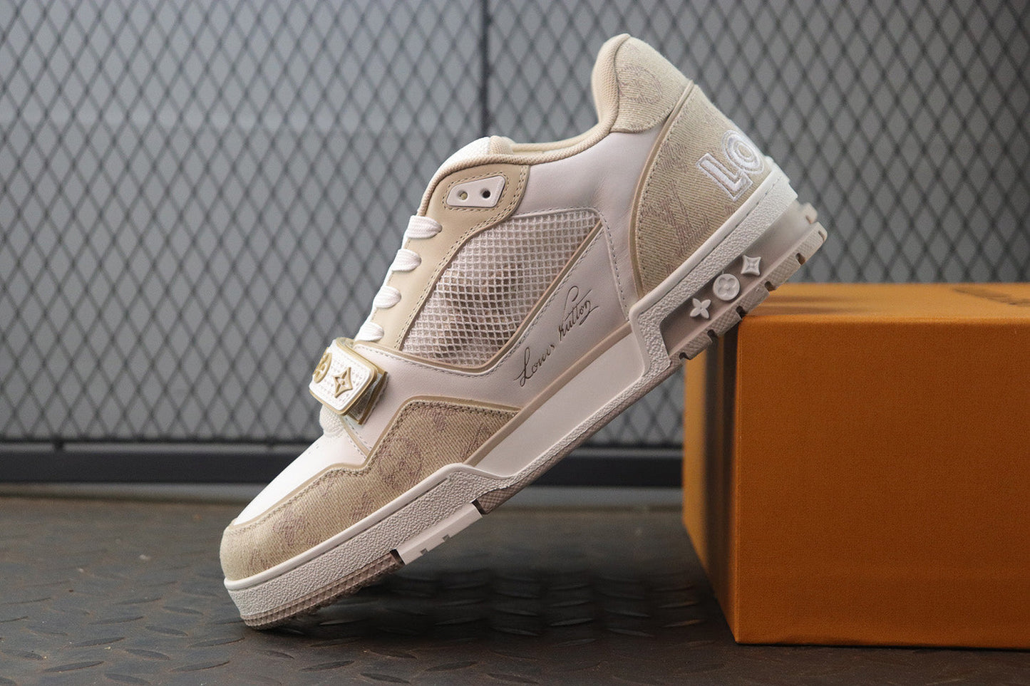 Louis Vuit* Trainer 'cream'